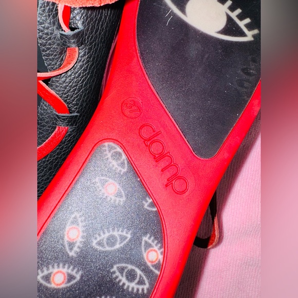 AUTHENTIC CLAMP SUEDE LEATHER Black and Red Lace-Up Shoes

SIZE 37 - Picture 10 of 11